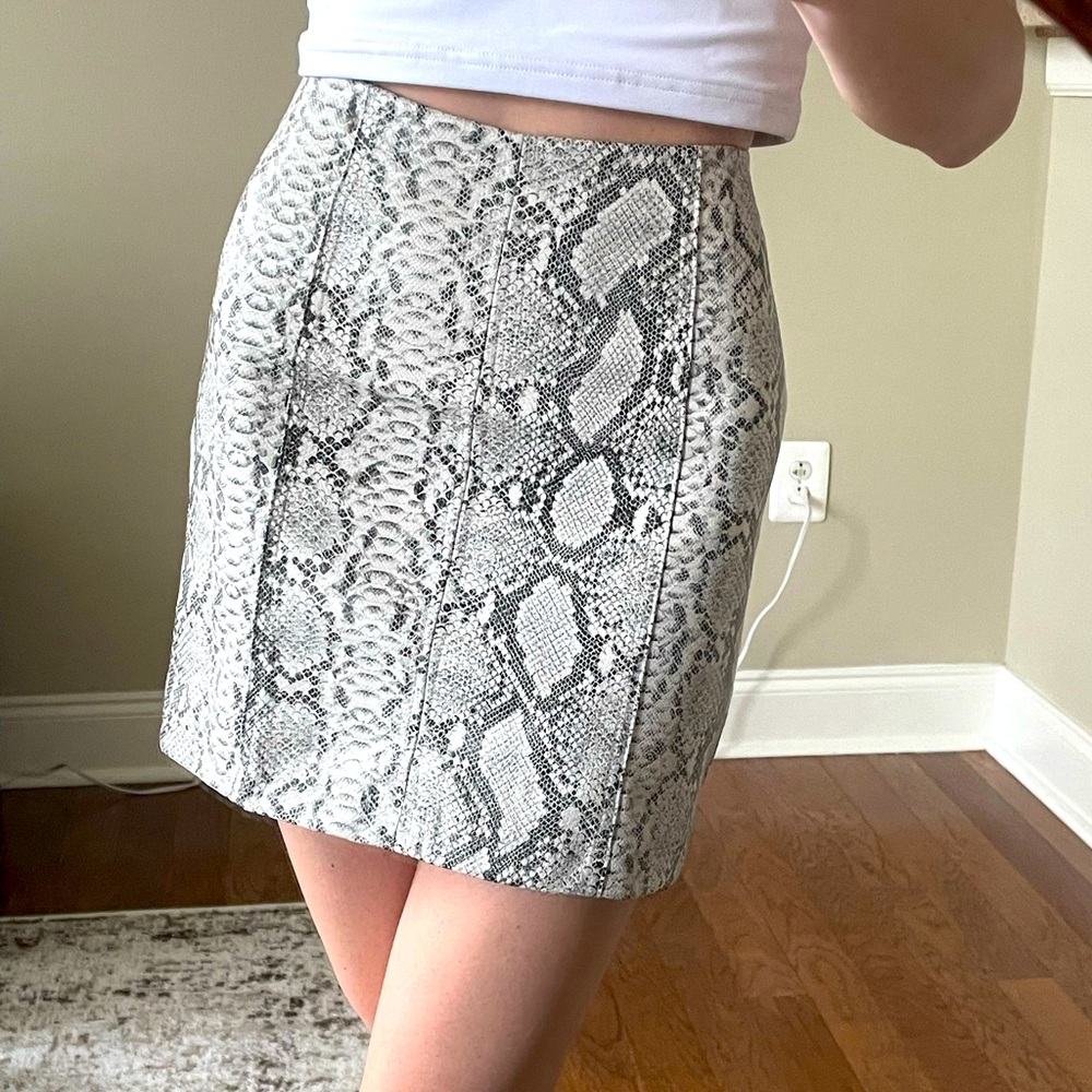 Lulu’s Venture Out Snakeskin miniskirt, never been worn out!